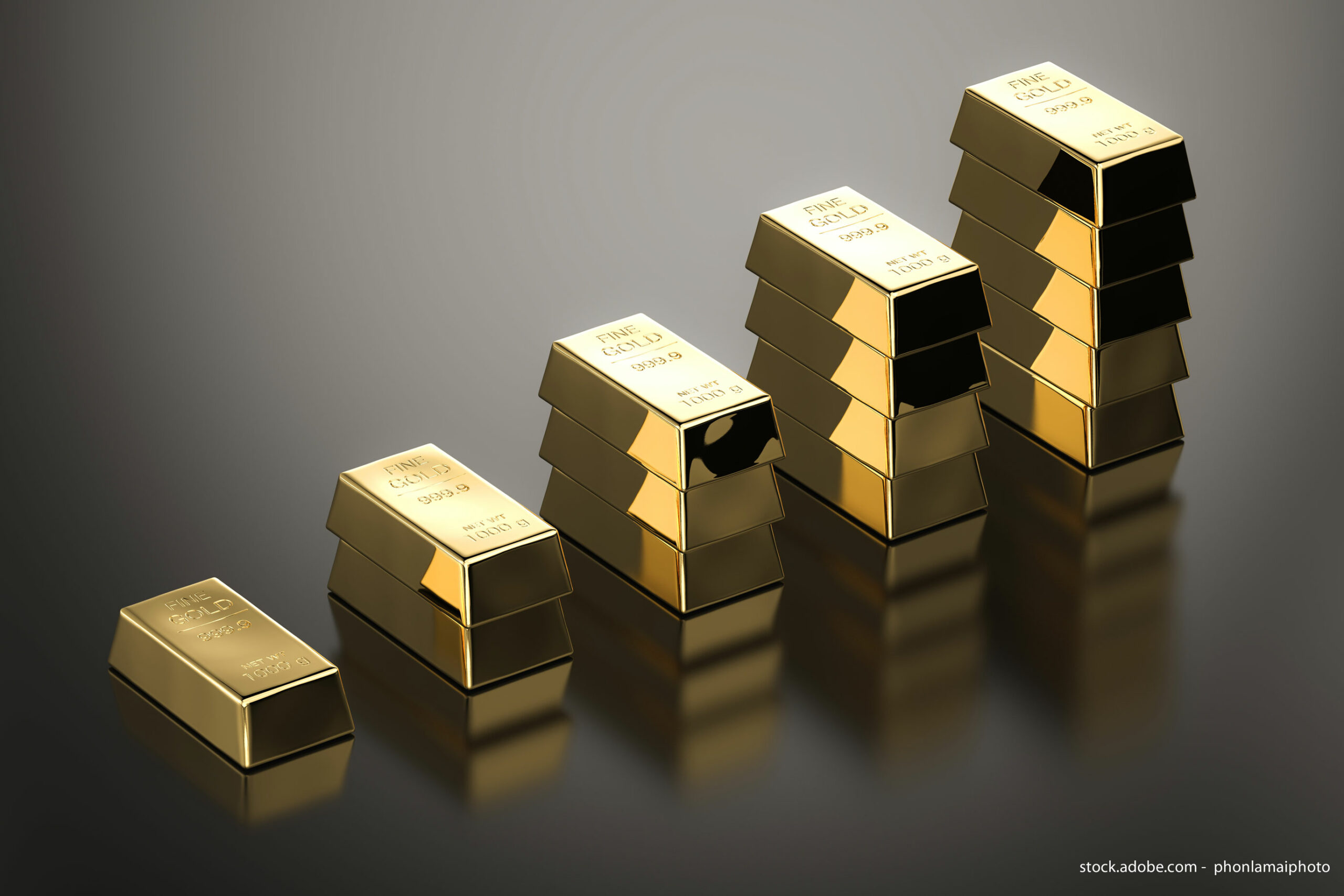Plusieurs piles de lingots d'or pour illustrer la vente d'or en Allemagne