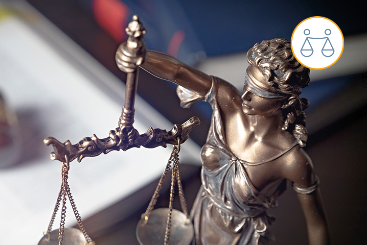 Une statue symbolise la justice